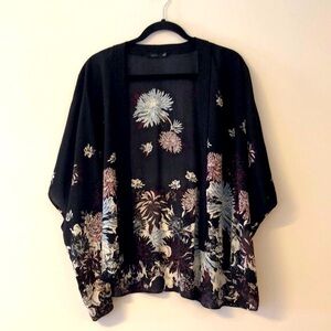 Aritizia Talula patterned kimono